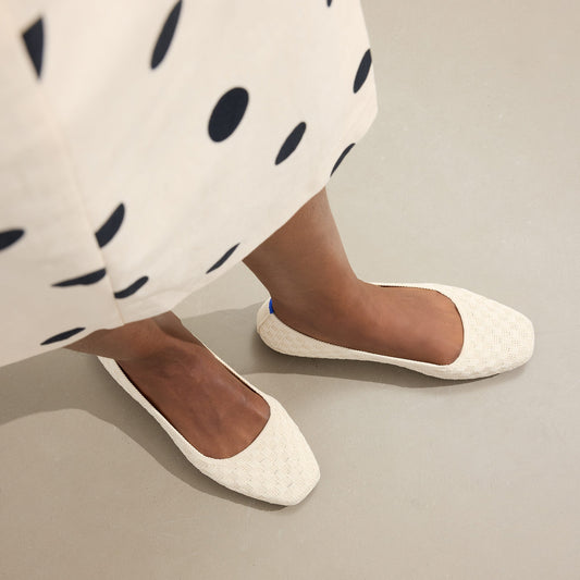hover | Model wearing The Max Square in Conch.