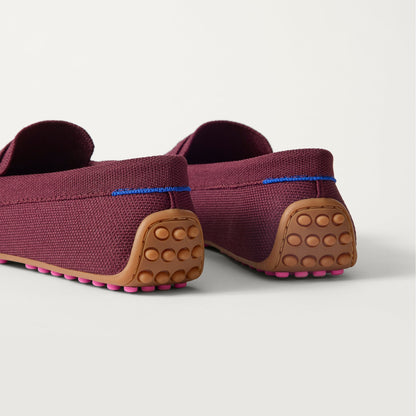 Close up of the heel of The Daily Driver in Fig, with raised peg outsoles and Rothy's signature blue halo.