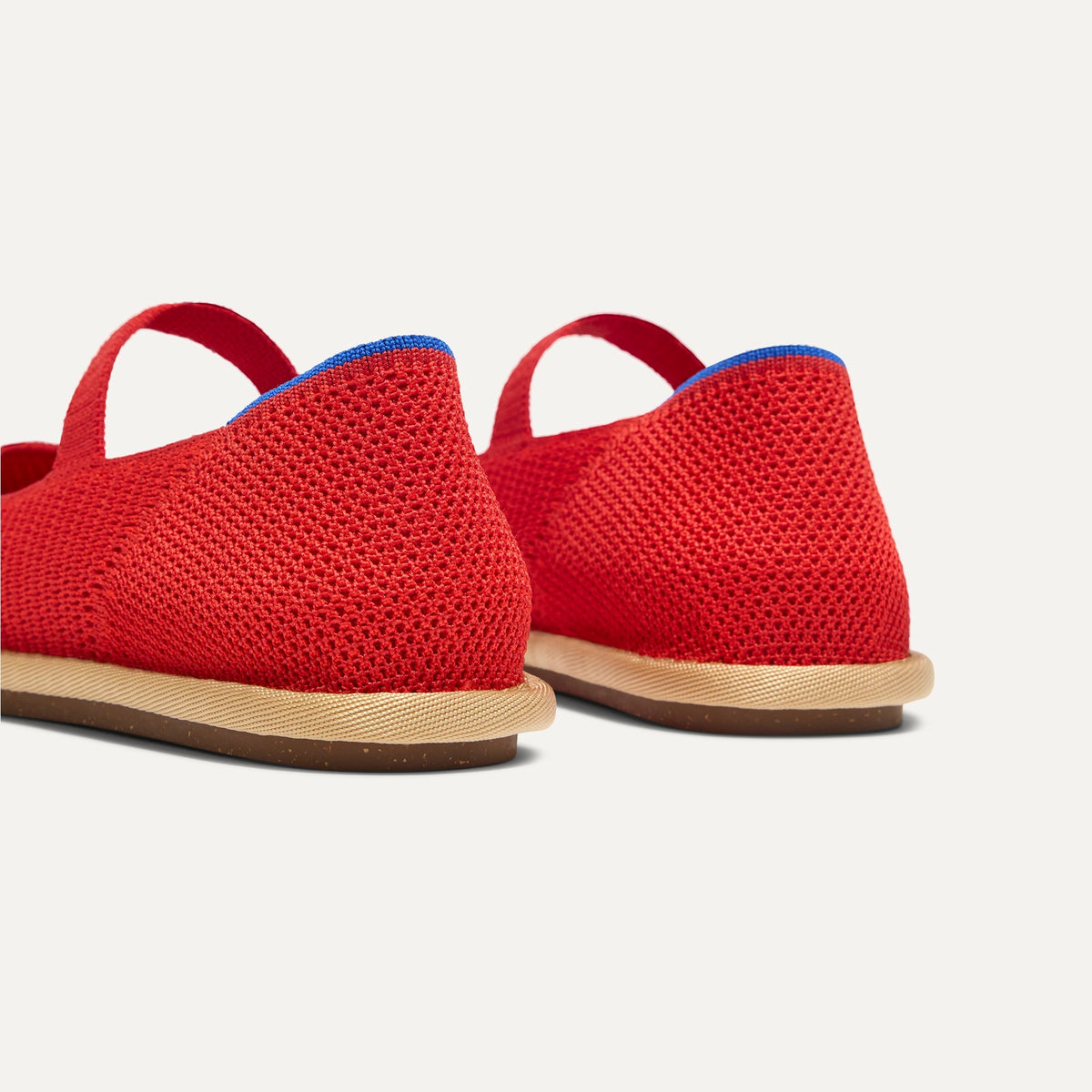 Close up of the heel of The Cruiser Mary Jane in Poppy Raffia-Knit, with Rothy's signature blue halo.