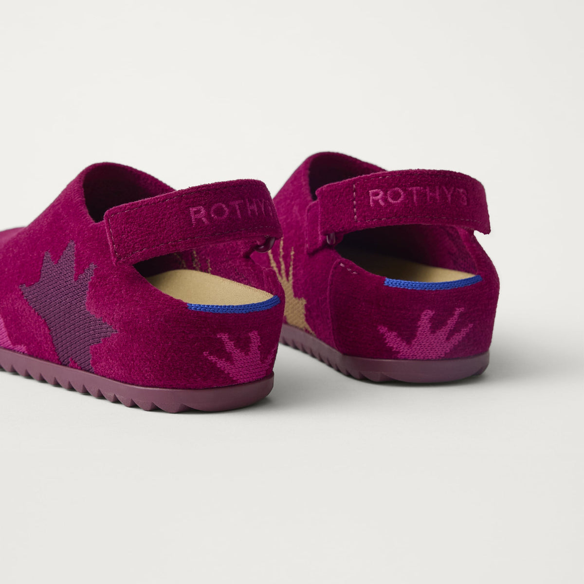 The Kids Clog in ReVelvet™ Fuchsia Burst shown from the back view with the heel detail.