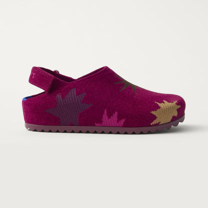 The Kids Clog in ReVelvet™ Fuchsia Burst shown from a side view showing the outsole.