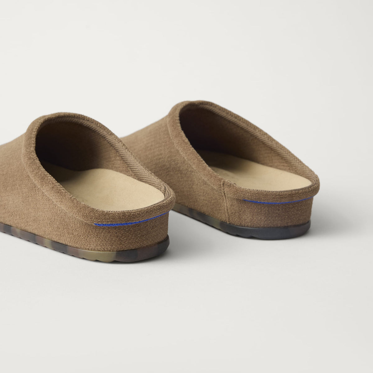 Close up of the heel of The Casual Clog in ReVelvet™ Portobello, with Rothy's signature blue halo.