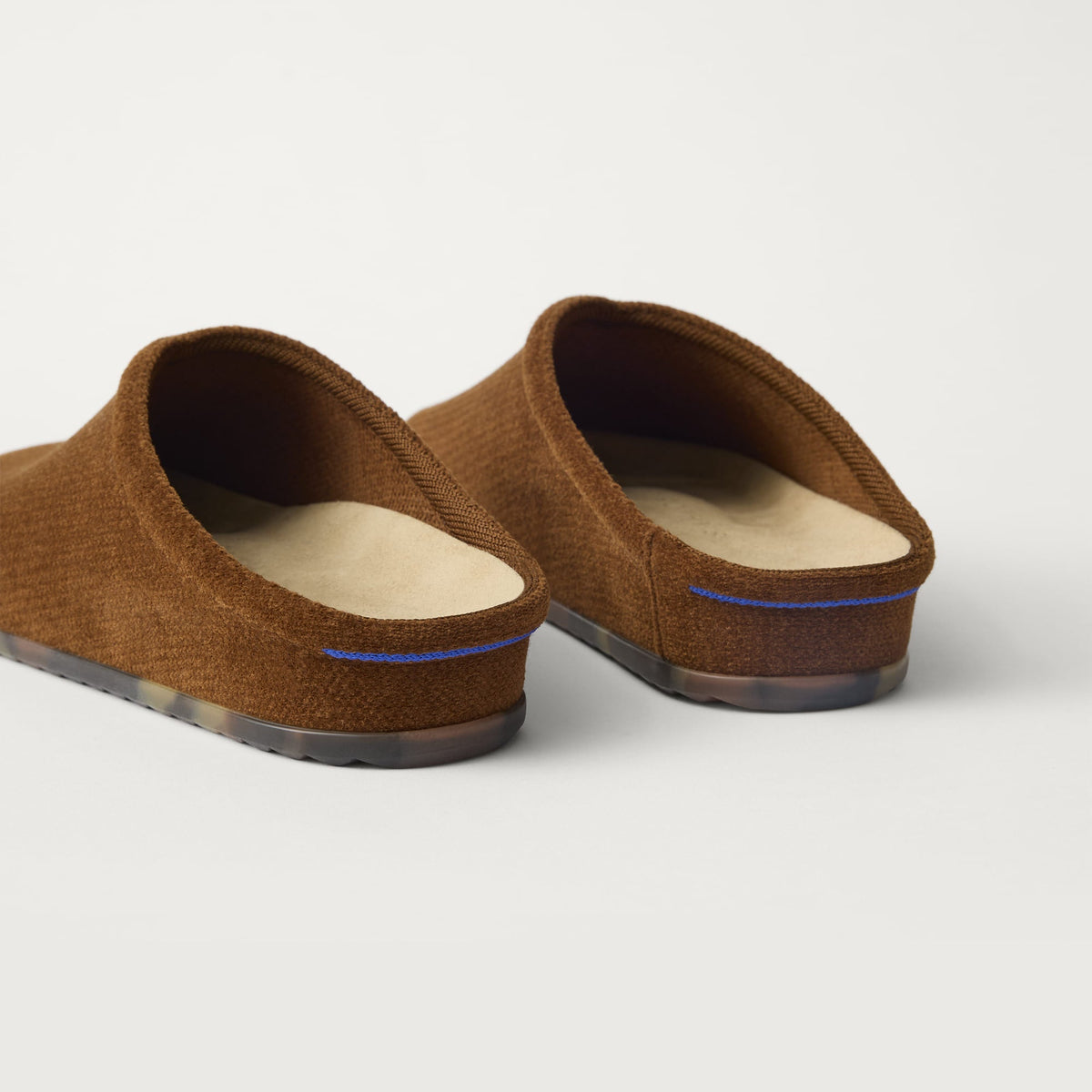 Close up of the heel of The Casual Clog in ReVelvet™ Russet, with Rothy's signature blue halo.