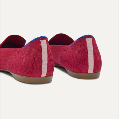 Close up of the heel of The Daily Loafer in Red Rose, with Rothy's signature blue halo.