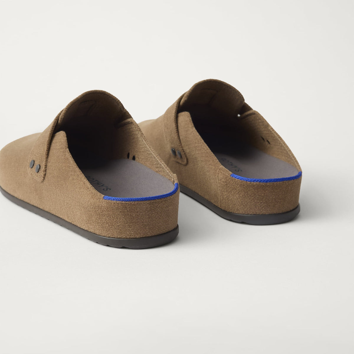 Close up of the heel of The Men's Clog in ReVelvet™ Portobello, with Rothy's signature blue halo.