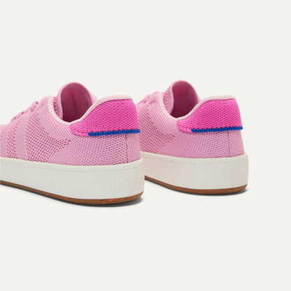 Close up of the heel of The Kids Stretch Sneaker in Bubble Pop, with Rothy's signature blue halo.